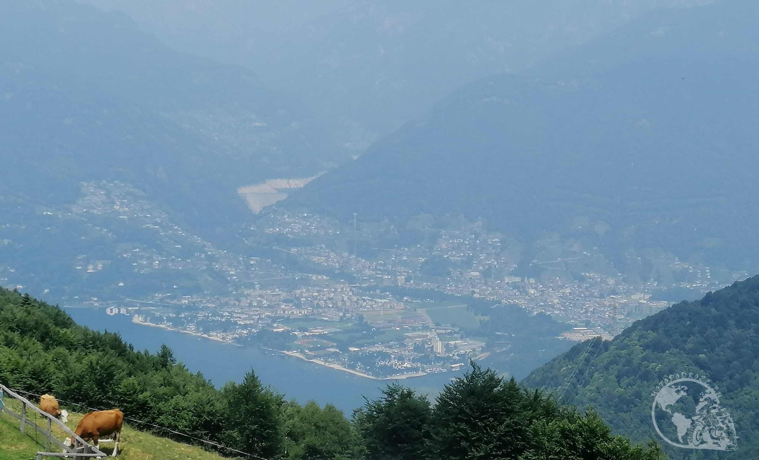Widok z szczytu przełęczy Alpe di Neggia